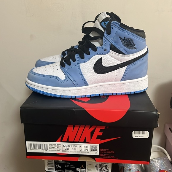 Air Jordan 1 Uni blue kids size 3.5 lightly used - Picture 4 of 5